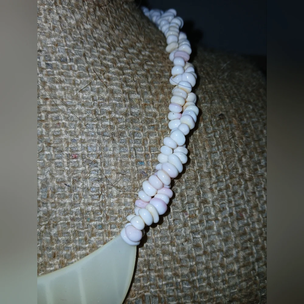 Vintage Bib Necklace/ Chocker Faux Mother Pearl/Genuine Shell Beads - Picture 4 of 6